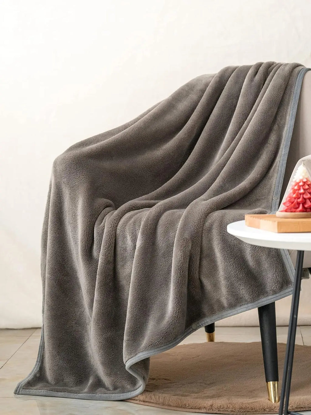 Four Seasons Versatile Folding Travel Blanket Multi-function Cushion Storage Blanket Can Be Pillow Shawl Flannel Wrap Blanket